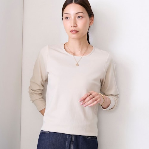 綿素材の長袖Tシャツ