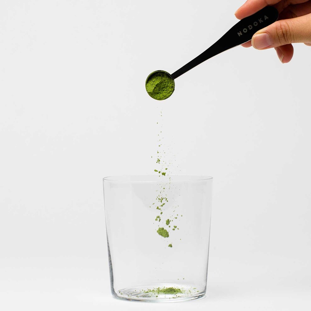 より手軽に、様々なシーンでお茶を楽しんでいただくために、水やお湯とのまざりやすさにこだわっています。